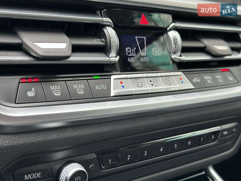 Седан BMW 3 Series 2022 в Києві