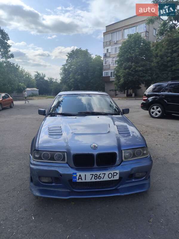 Седан BMW 3 Series 1993 в Первомайске