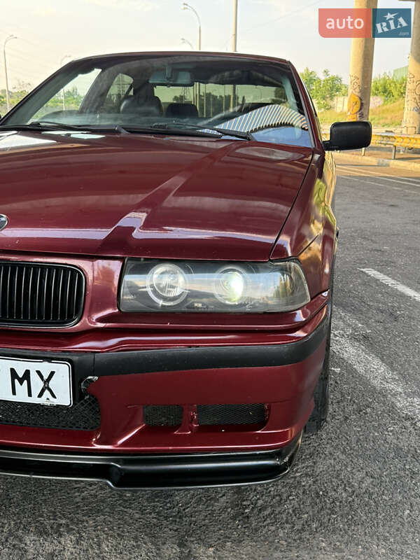 Седан BMW 3 Series 1995 в Одесі