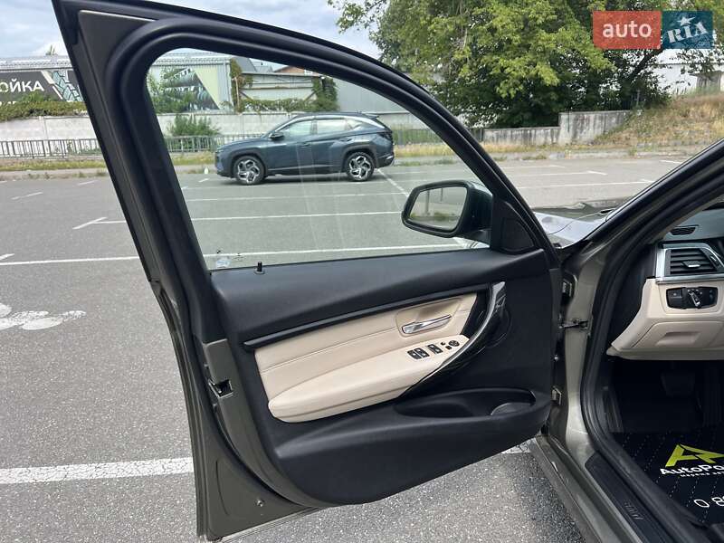 Седан BMW 3 Series 2015 в Киеве