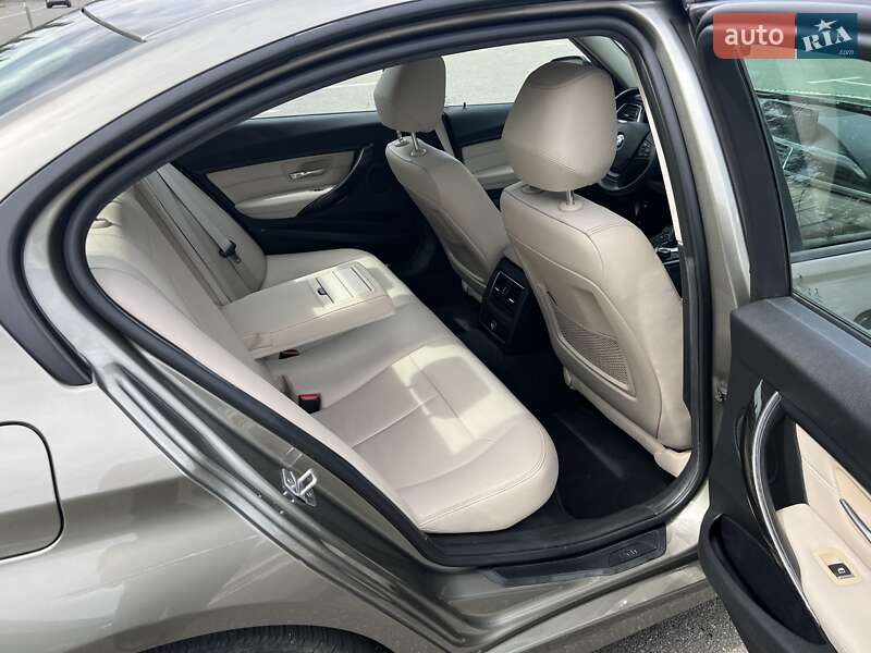 Седан BMW 3 Series 2015 в Киеве