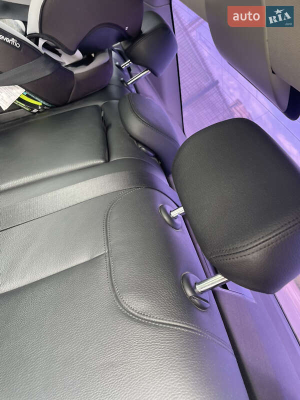 Седан BMW 3 Series 2012 в Львове