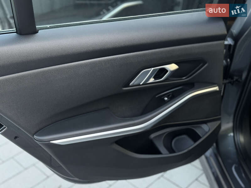 Седан BMW 3 Series 2019 в Львові