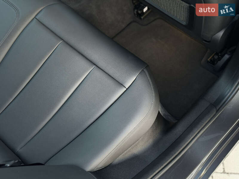 Седан BMW 3 Series 2019 в Львові