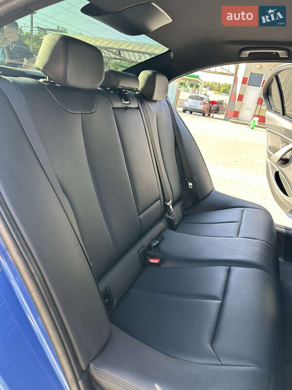 Седан BMW 3 Series 2012 в Бучачі