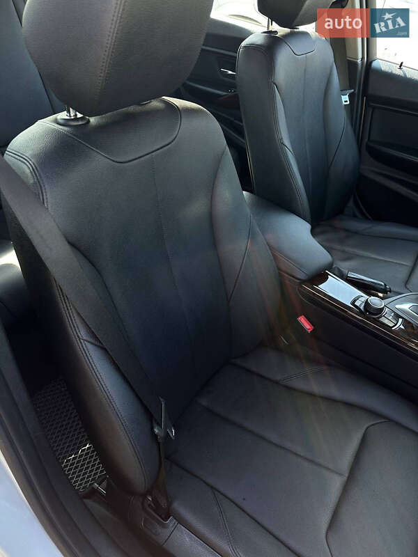 Седан BMW 3 Series 2016 в Івано-Франківську