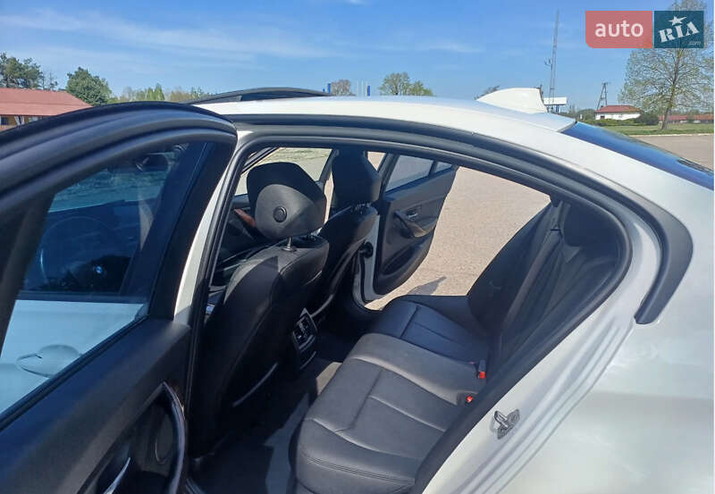 Седан BMW 3 Series 2013 в Виннице