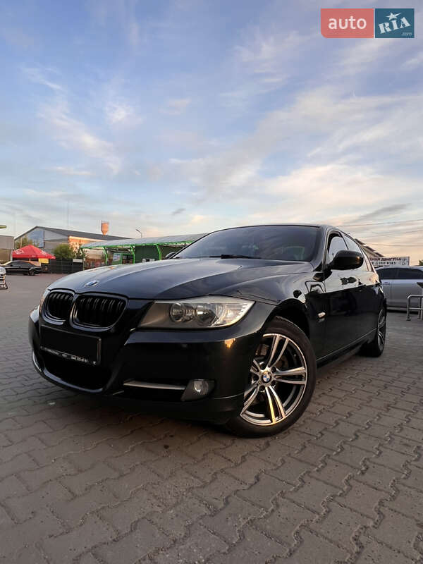 BMW 3 Series 2011