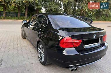 Седан BMW 3 Series 2011 в 