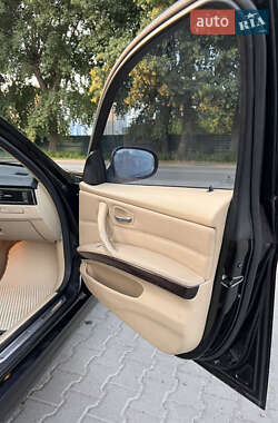 Седан BMW 3 Series 2011 в 