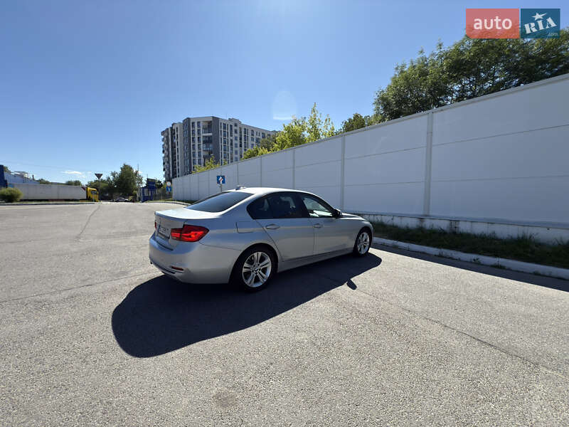 Седан BMW 3 Series 2015 в Львові