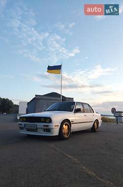 Седан BMW 3 Series 1988 в Світловодську