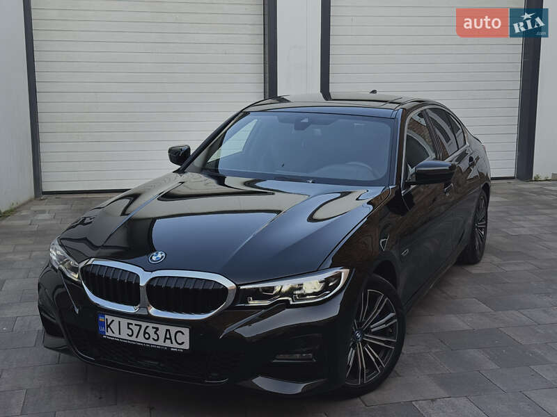 Седан BMW 3 Series 2022 в 