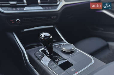 Седан BMW 3 Series 2022 в 