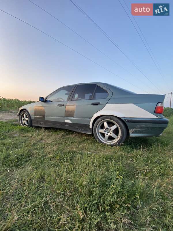 Седан BMW 3 Series 1995 в Ирпене фото 5 Седан BMW 3 Series 1995 в Ирпене
