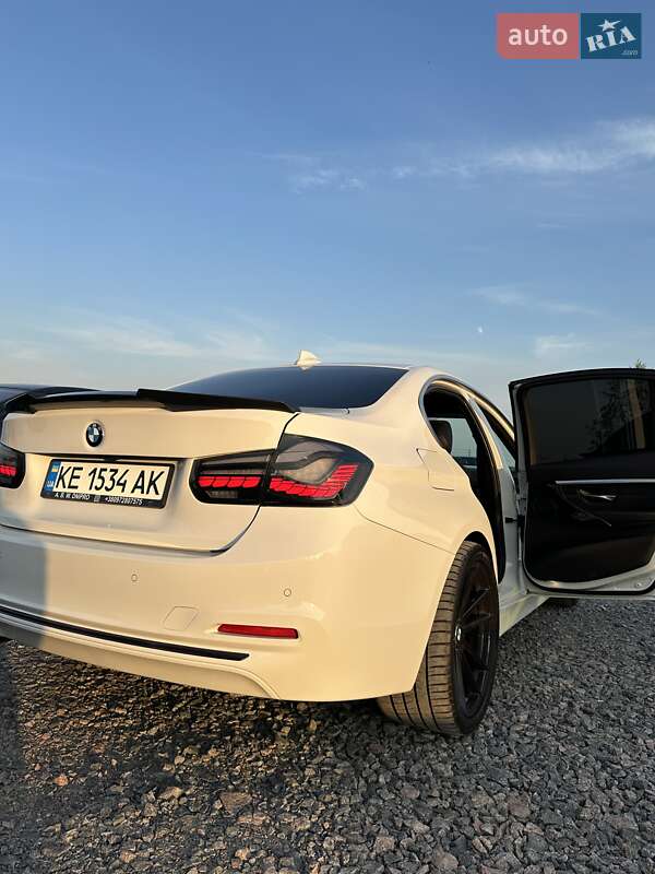 Седан BMW 3 Series 2017 в Киеве