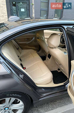 Седан BMW 3 Series 2013 в 
