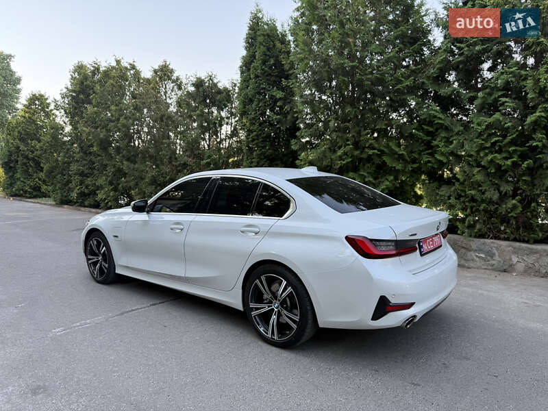 Седан BMW 3 Series 2021 в Кропивницькому