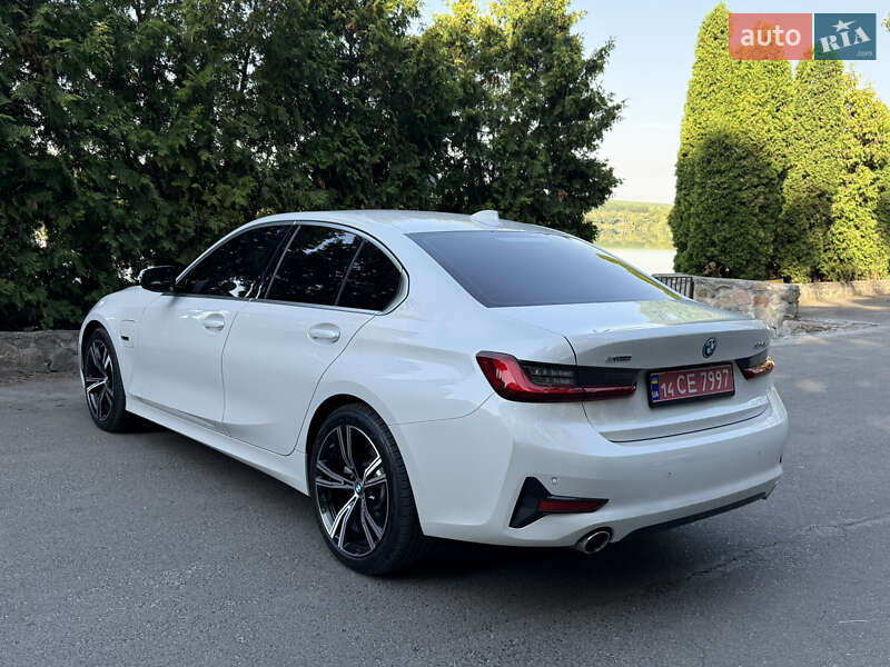 Седан BMW 3 Series 2021 в Кропивницькому