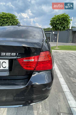 Седан BMW 3 Series 2009 в 