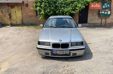 Седан BMW 3 Series 1993 в Виннице