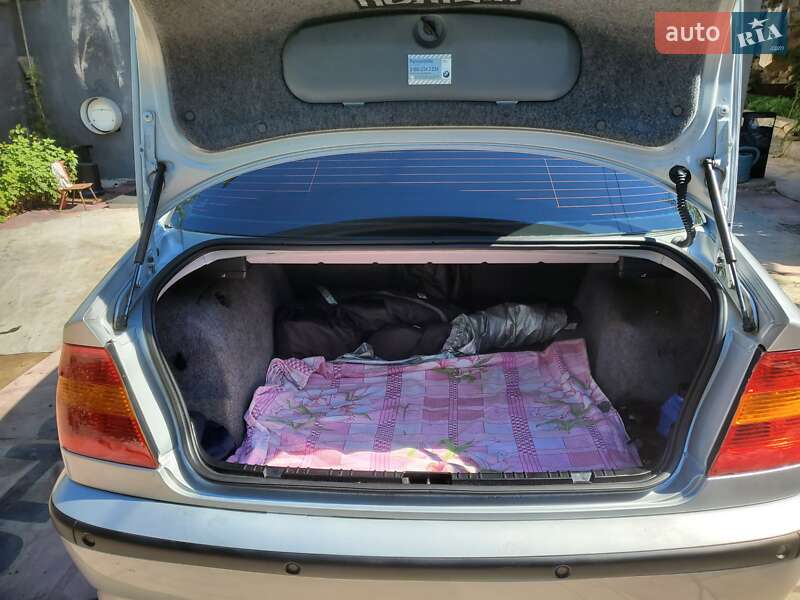 Седан BMW 3 Series 2002 в Николаеве