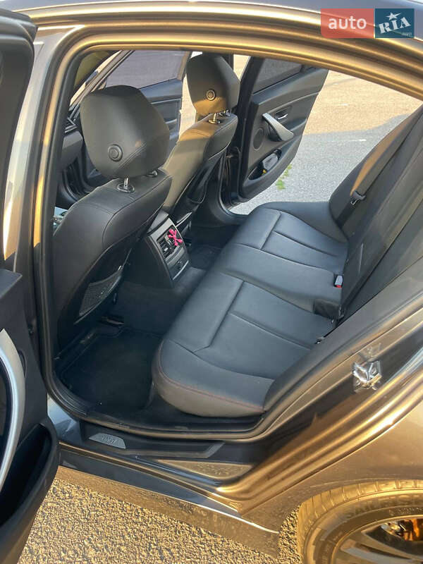 Седан BMW 3 Series 2012 в Безлюдівці