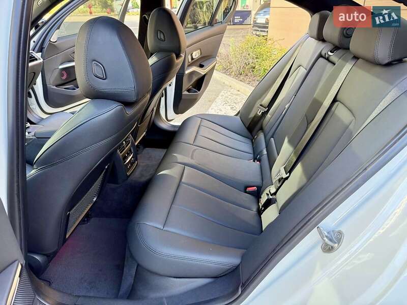 Седан BMW 3 Series 2019 в Дніпрі