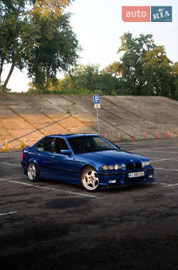 Седан BMW 3 Series 1992 в Киеве