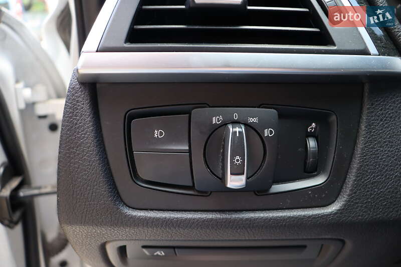 Седан BMW 3 Series 2018 в Львові