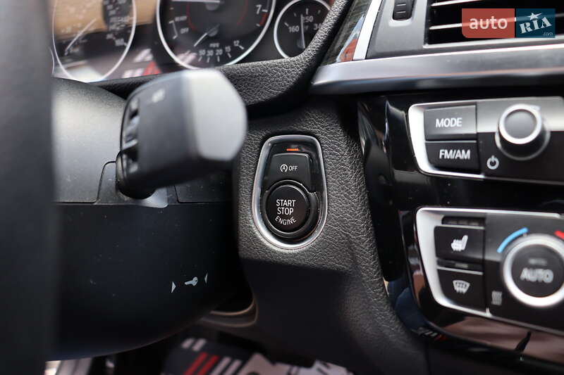 Седан BMW 3 Series 2018 в Львові