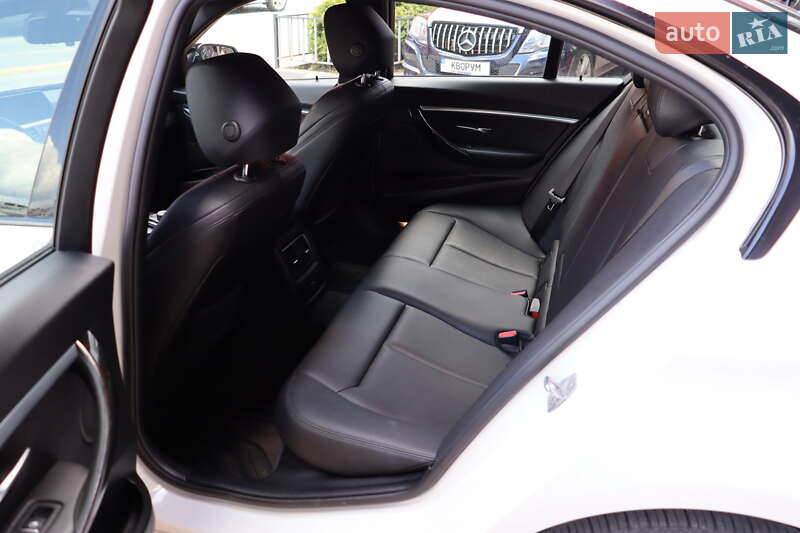 Седан BMW 3 Series 2018 в Львові