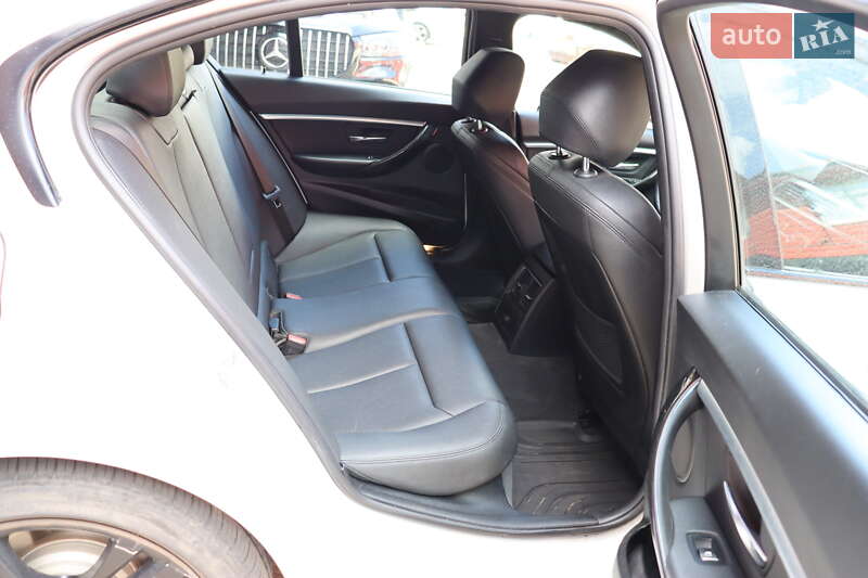 Седан BMW 3 Series 2018 в Львові