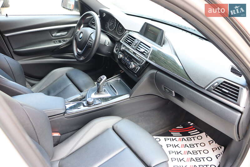 Седан BMW 3 Series 2018 в Львові