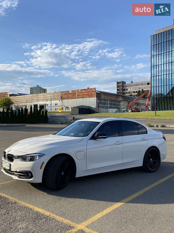 Седан BMW 3 Series 2017 в Киеве