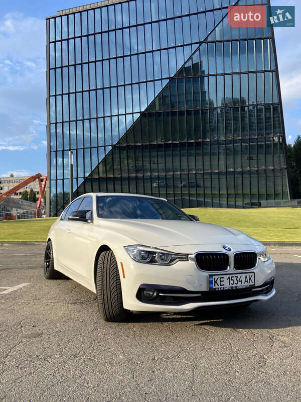 Седан BMW 3 Series 2017 в Киеве