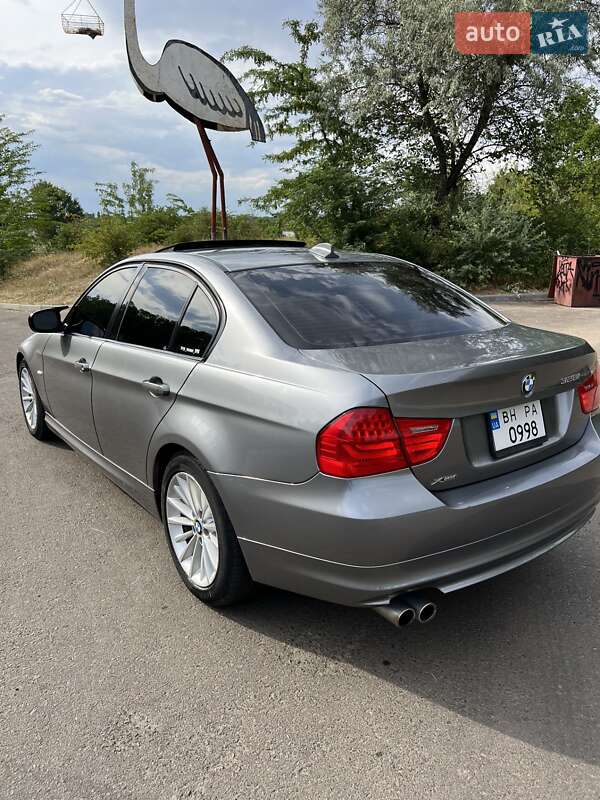 Седан BMW 3 Series 2010 в 