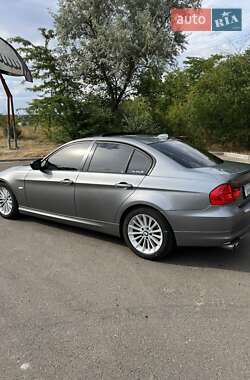 Седан BMW 3 Series 2010 в 