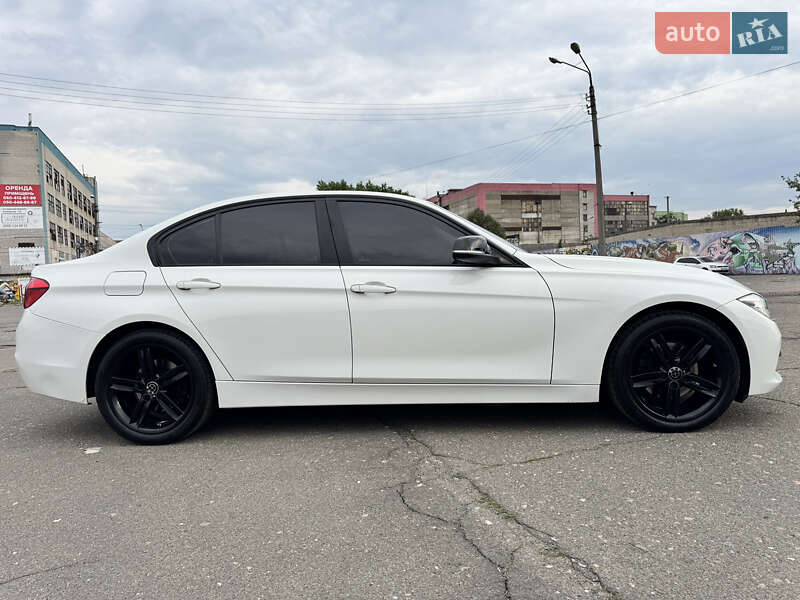 Седан BMW 3 Series 2017 в Киеве