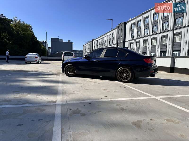 Седан BMW 3 Series 2015 в Киеве