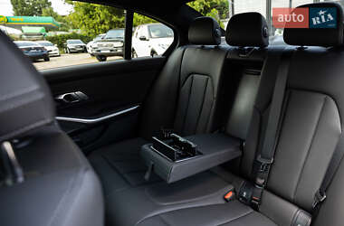 Седан BMW 3 Series 2025 в 