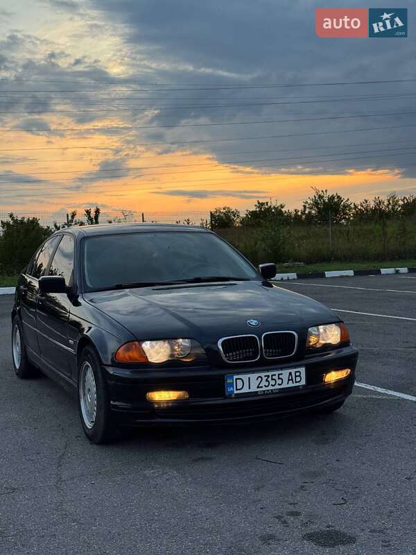 Седан BMW 3 Series 2000 в Дубровиці