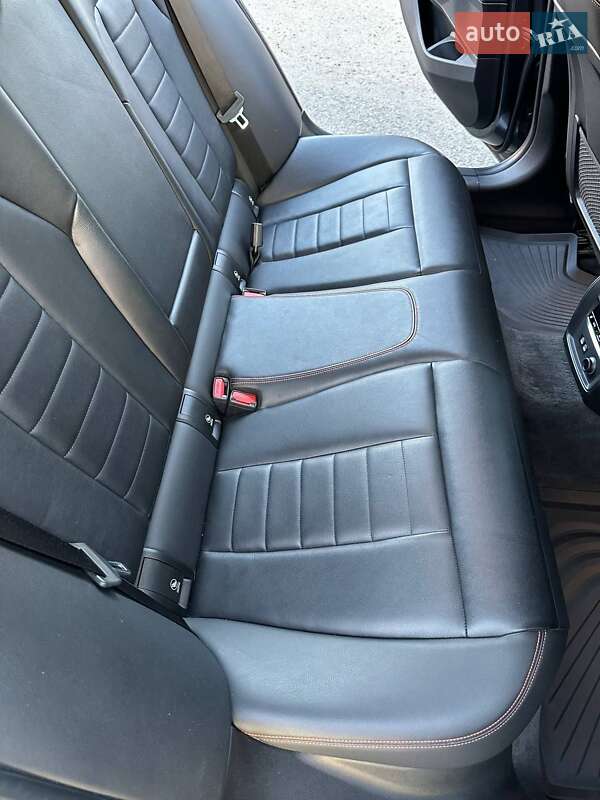 Седан BMW 3 Series 2019 в Одессе