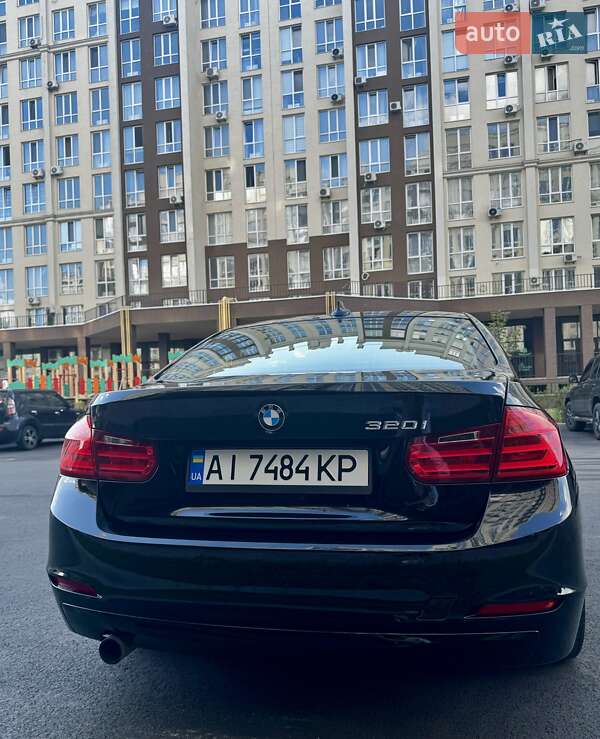 Седан BMW 3 Series 2015 в Крюківщині
