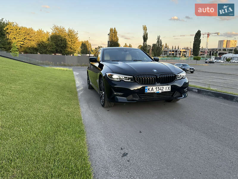 Седан BMW 3 Series 2019 в Киеве