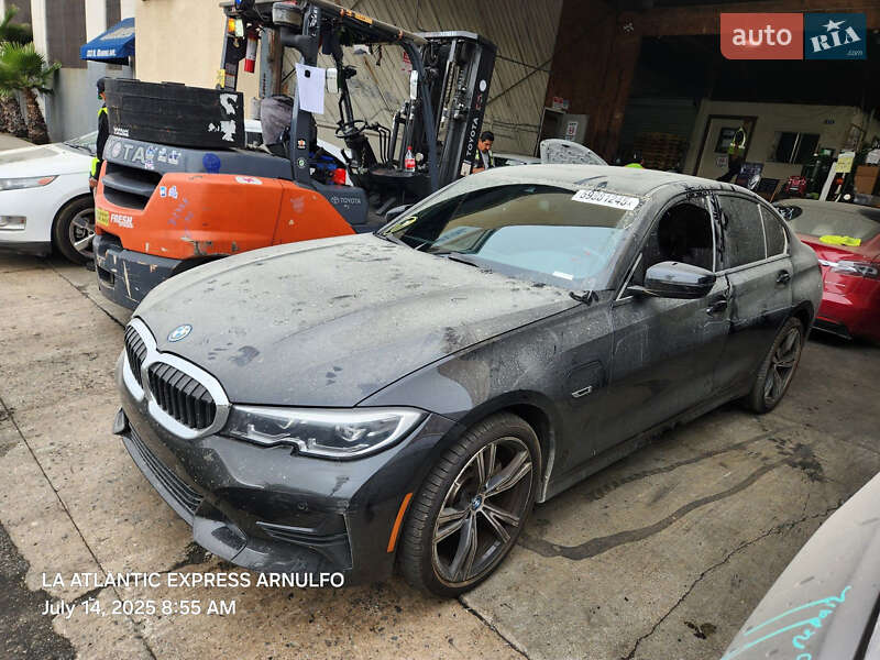 Седан BMW 3 Series 2022 в Киеве