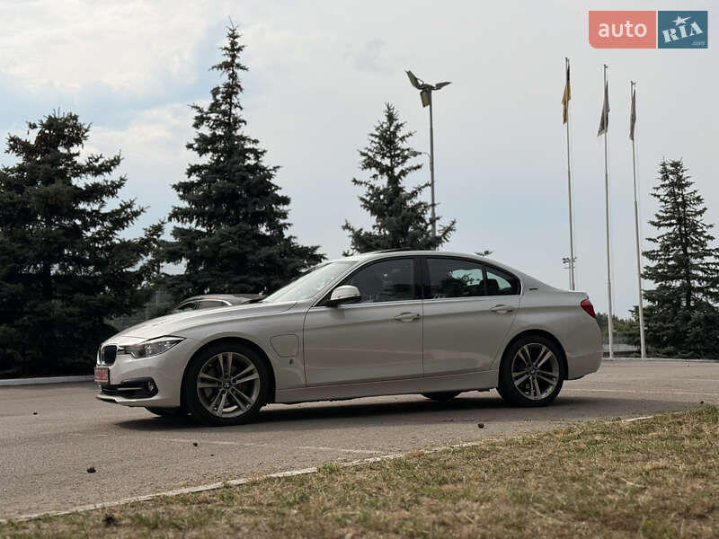 Седан BMW 3 Series 2017 в Киеве