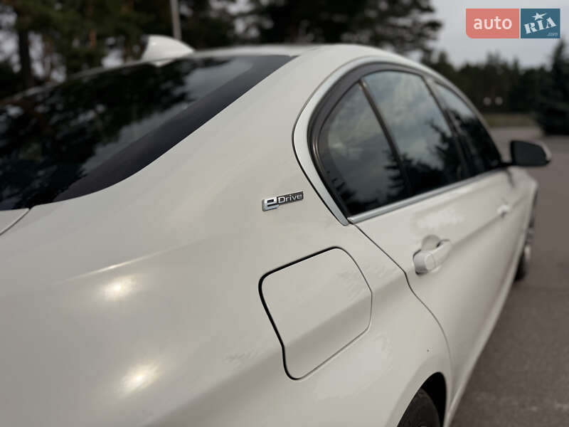 Седан BMW 3 Series 2017 в Киеве
