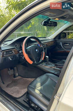 Седан BMW 3 Series 2011 в 