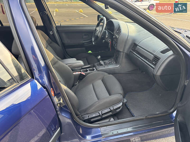 Седан BMW 3 Series 1996 в Киеве